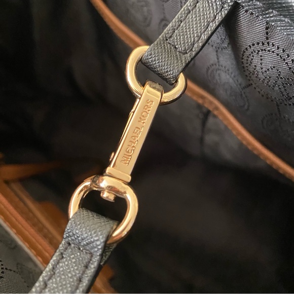 Michael Kors Caryall Tote - Picture 9 of 11